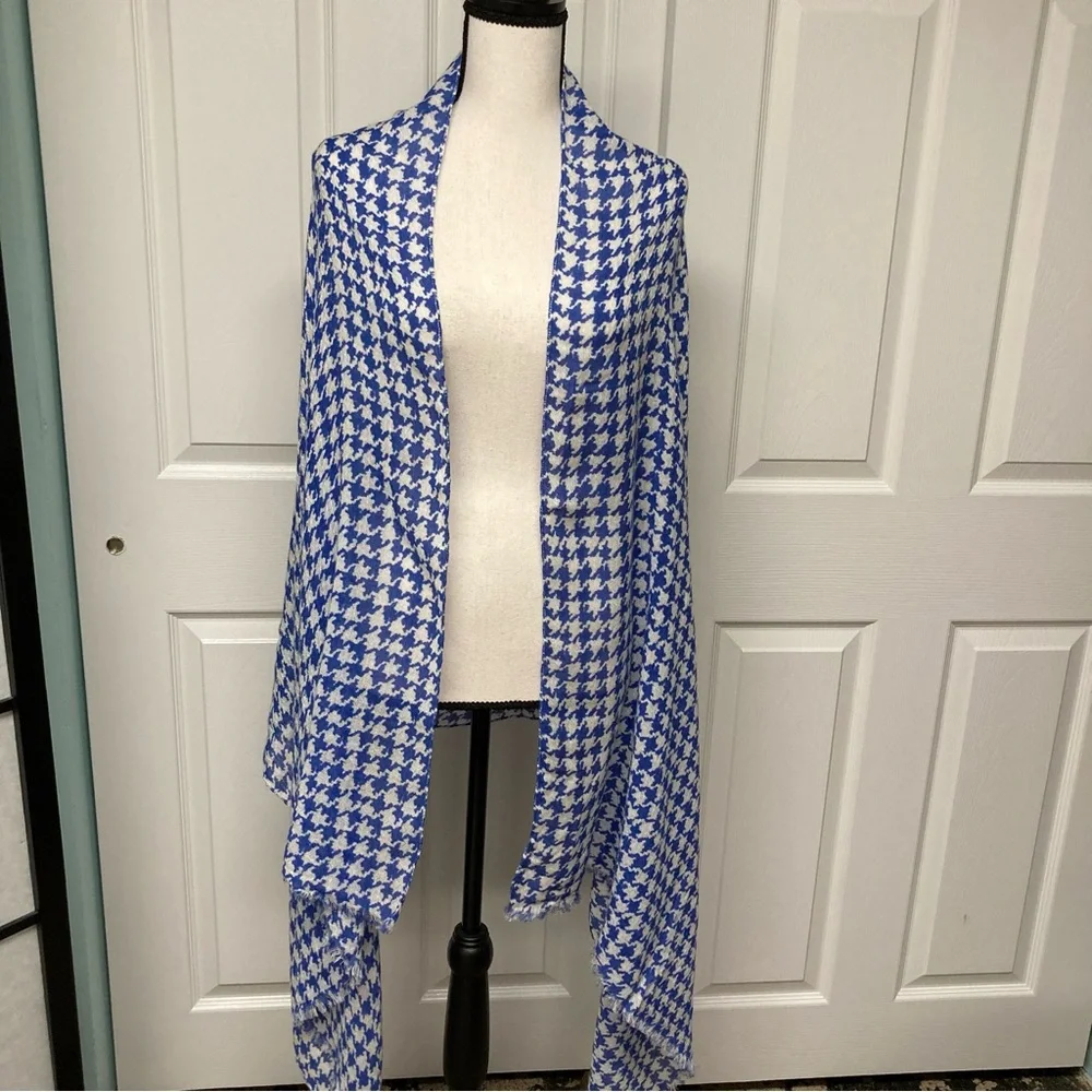 EUC Vintage oversized scarf/wrap 78x 36 cornflower blue. Large houndstooth check